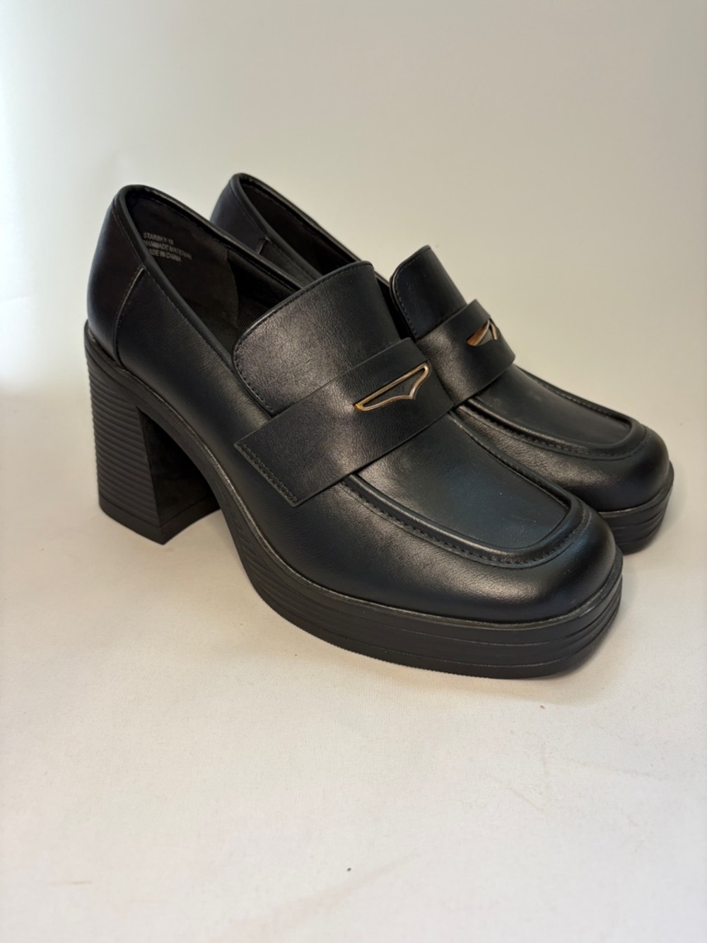 Rouge Helium Black Platform Loafer Pumps with Gold Accent Size 10